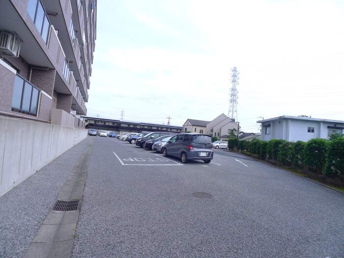 物件外観写真5　(駐車場)