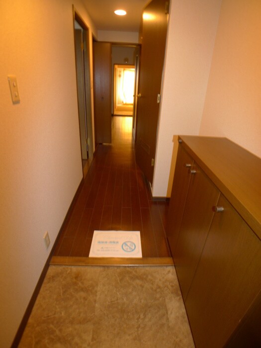 物件内観写真7　(玄関)