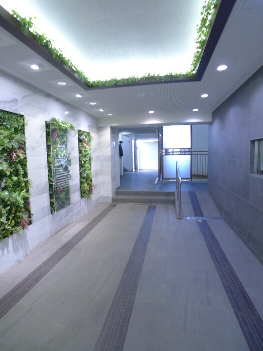 物件外観写真4　(エントランス部分)