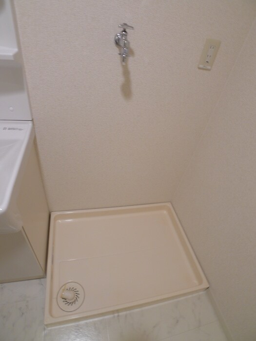 物件内観写真10　(洗濯機置場)