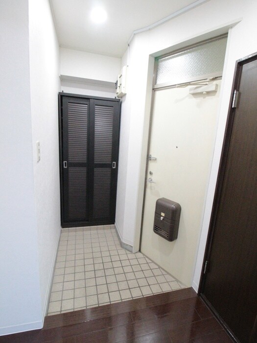 物件内観写真18　(玄関)