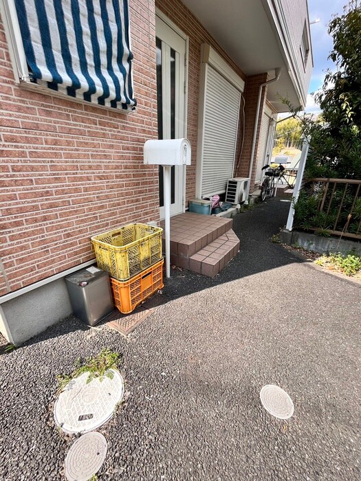 物件外観写真3　(エントランス部分)
