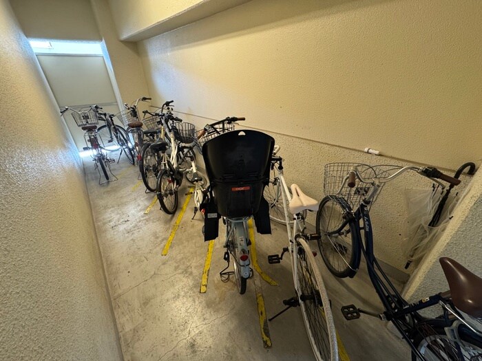 物件外観写真4　(駐輪場)