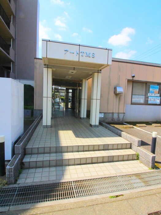 物件外観写真4　(エントランス部分)