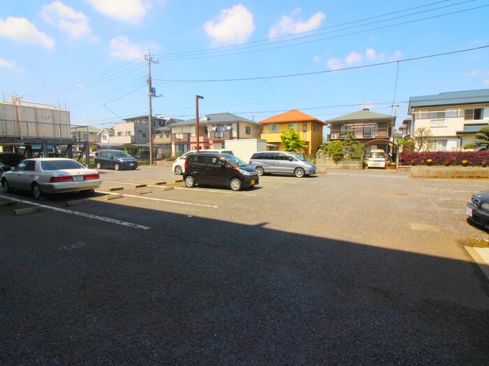 物件外観写真5　(駐車場)