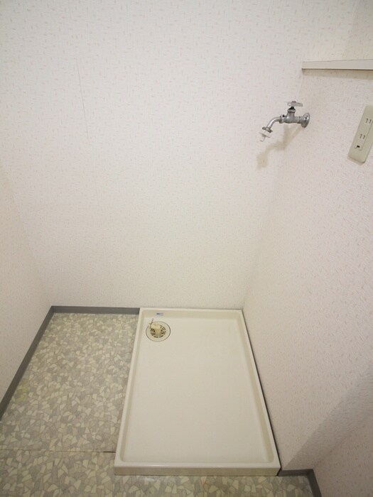 物件内観写真12　(洗濯機置場)