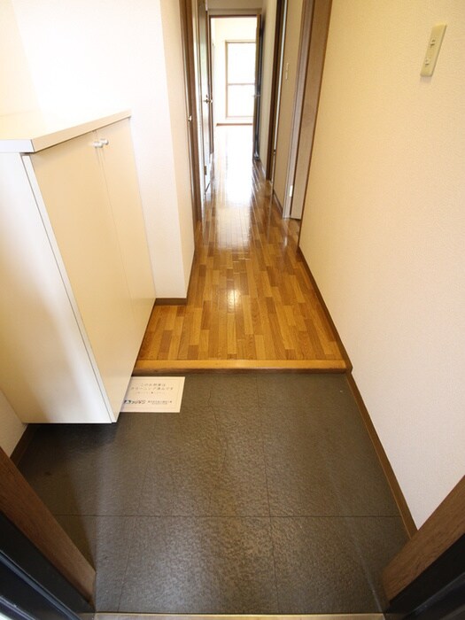 物件内観写真14　(玄関)