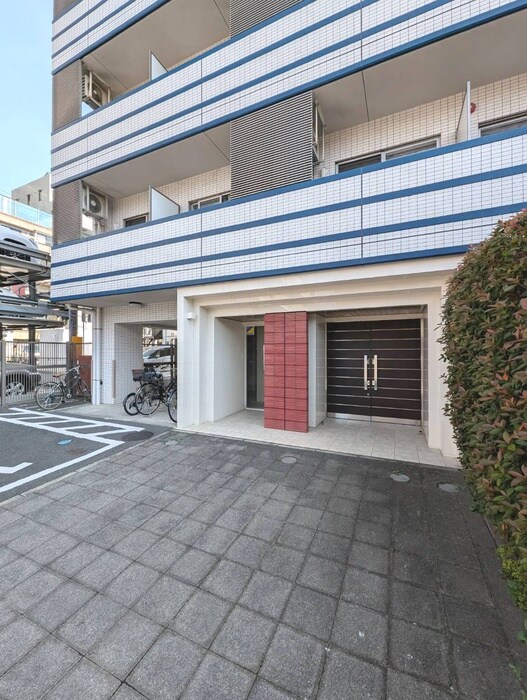 物件外観写真4　(エントランス部分)