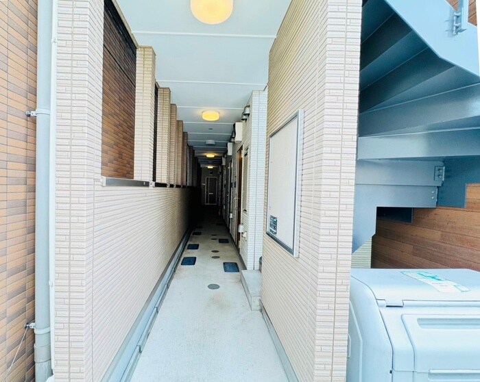 物件外観写真3　(エントランス部分)