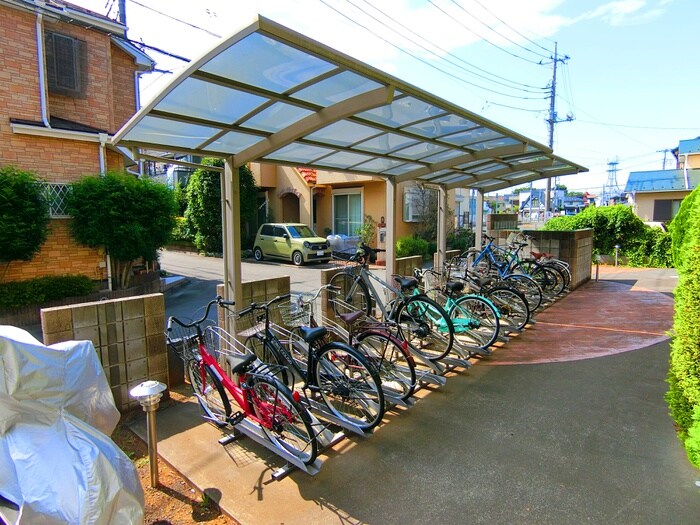 物件外観写真4　(駐輪場)