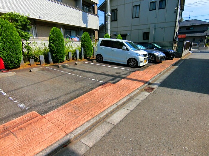 物件外観写真6　(駐車場)