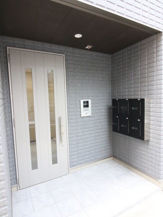 物件外観写真3　(エントランス部分)