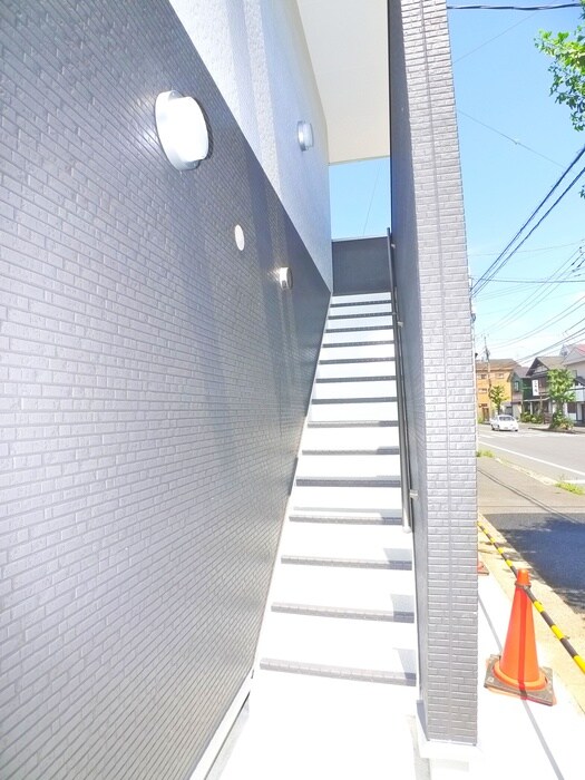 物件外観写真6　(エントランス部分)