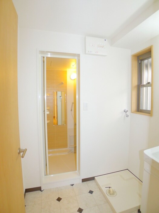 物件内観写真16　(洗濯機置場)