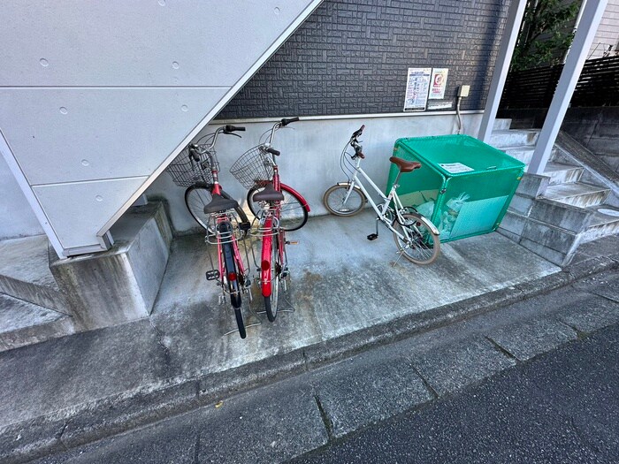 物件外観写真2　(駐輪場)