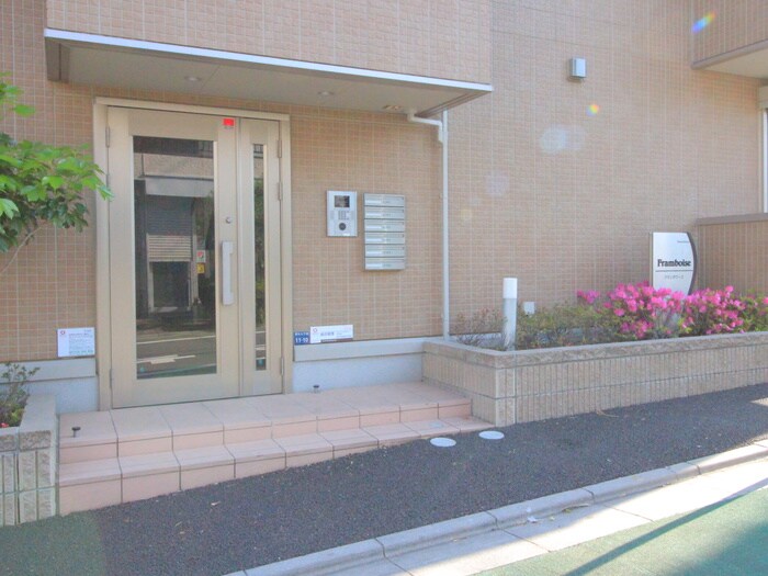 物件外観写真3　(エントランス部分)