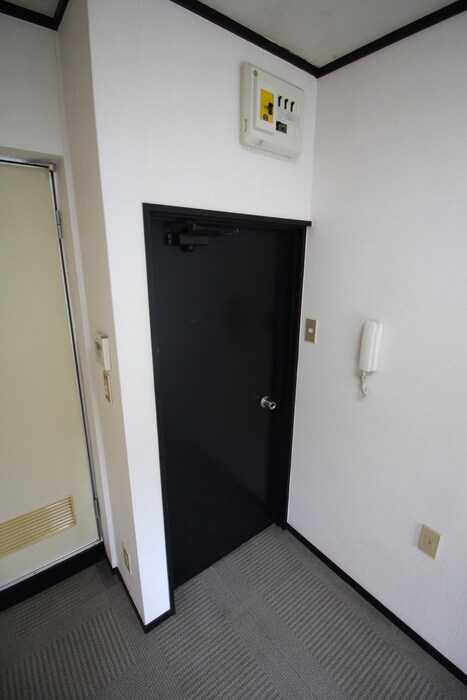 物件内観写真9　(玄関)