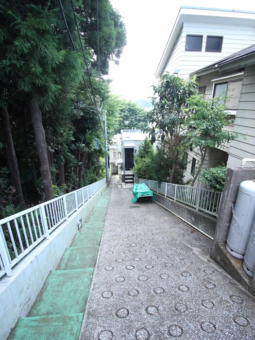 物件外観写真4　(エントランス部分)