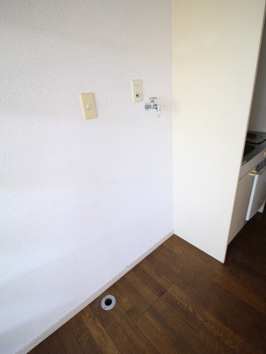 物件内観写真12　(洗濯機置場)