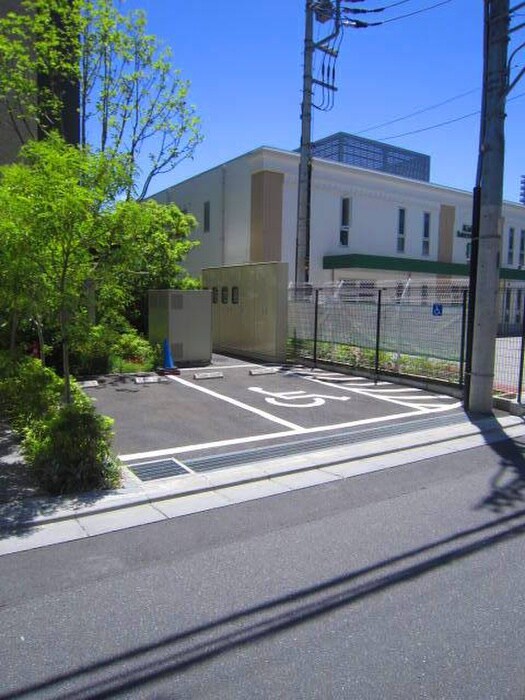 物件外観写真3　(駐車場)