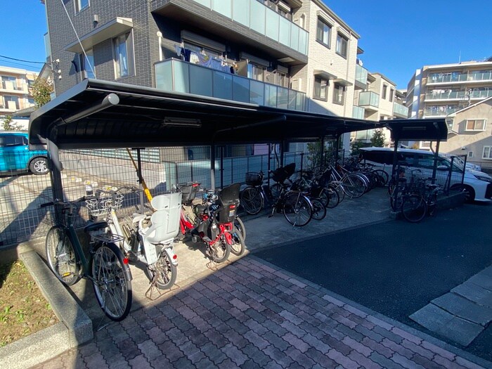 物件外観写真4　(駐輪場)