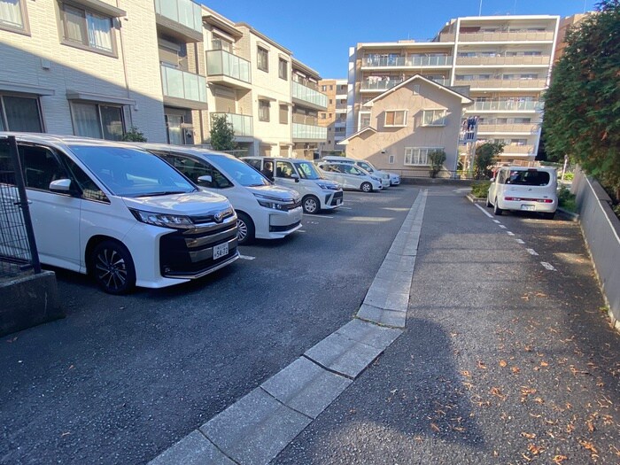 物件外観写真5　(駐車場)