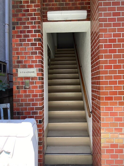 物件外観写真5　(エントランス部分)