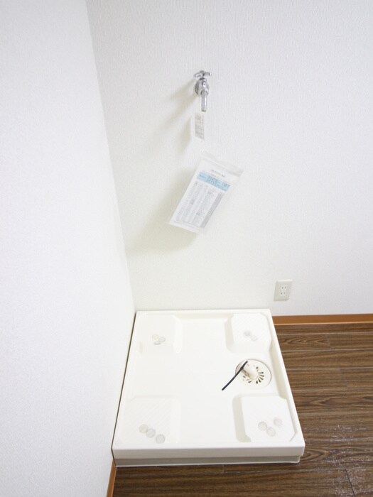 物件内観写真12　(洗濯機置場)