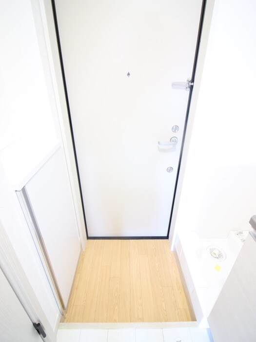 物件内観写真12　(玄関)