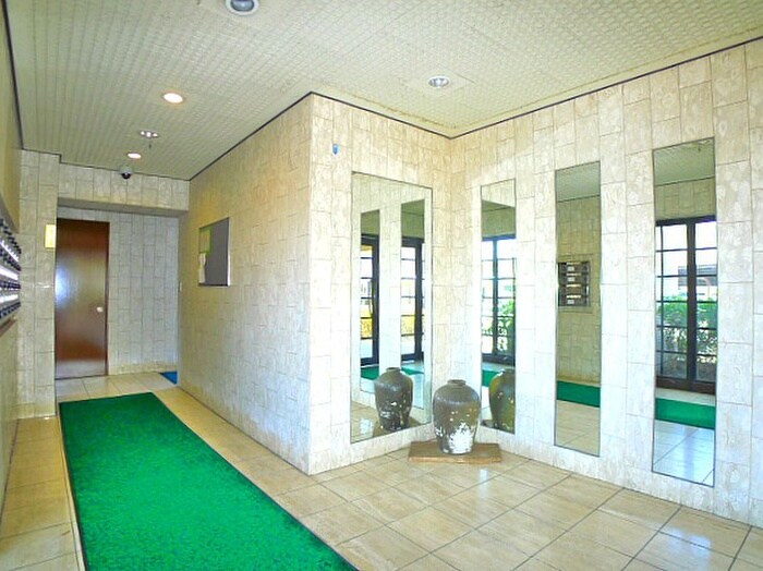 物件外観写真4　(エントランス部分)