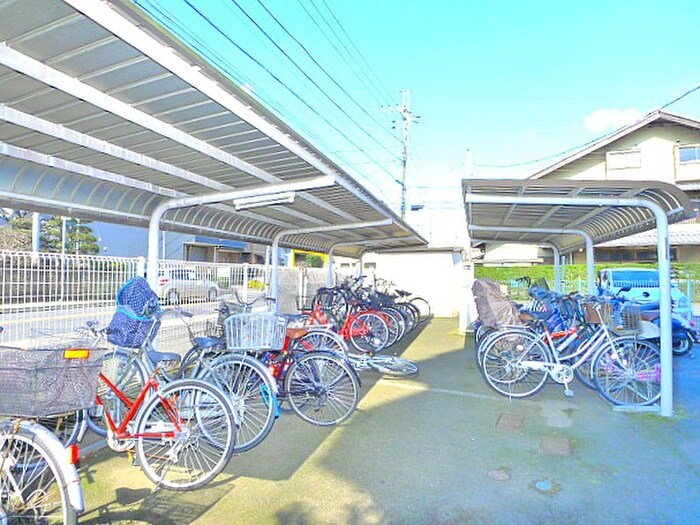 物件外観写真5　(駐輪場)