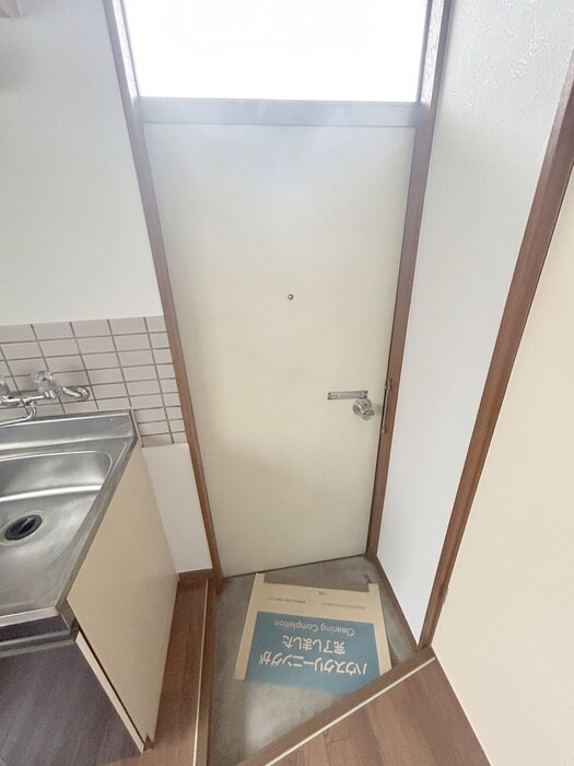 物件内観写真13　(玄関)
