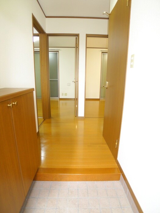 物件内観写真11　(玄関)