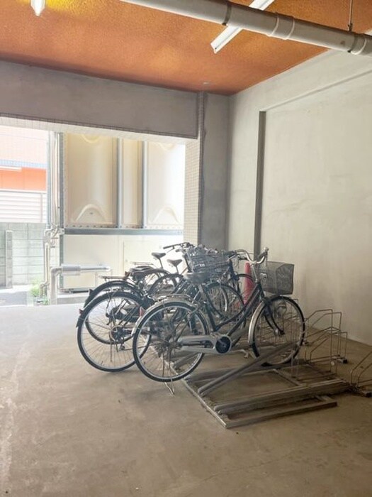 物件外観写真5　(駐輪場)