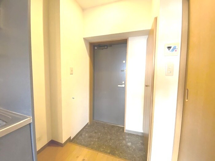 物件内観写真13　(玄関)