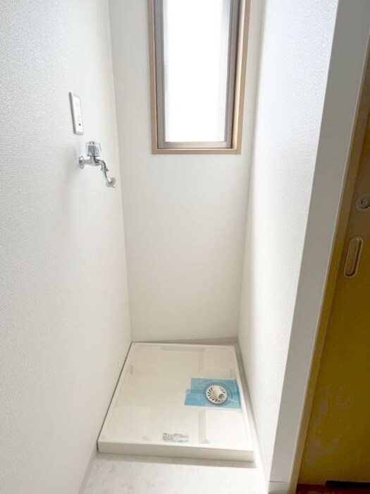 物件内観写真14　(洗濯機置場)