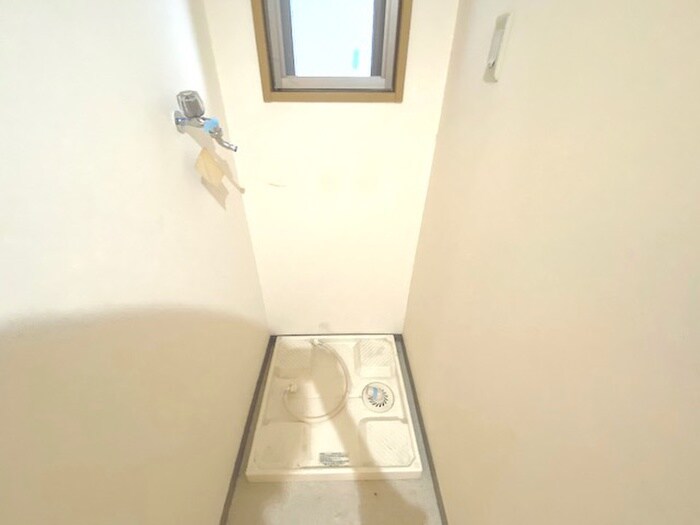 物件内観写真14　(洗濯機置場)