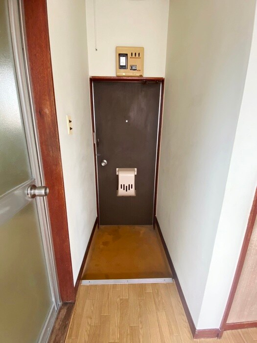 物件内観写真13　(玄関)