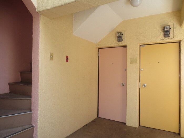 物件外観写真4　(エントランス部分)