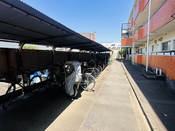 物件外観写真4　(駐輪場)