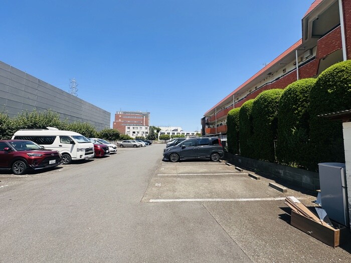 物件外観写真5　(駐車場)