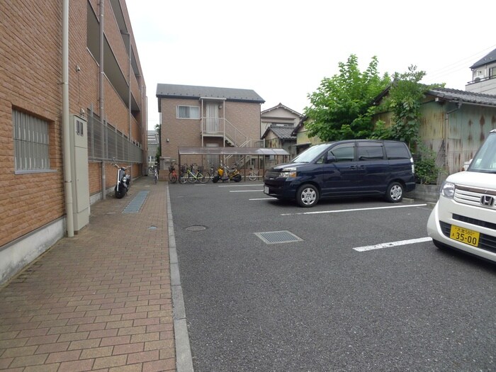 物件外観写真5　(駐車場)