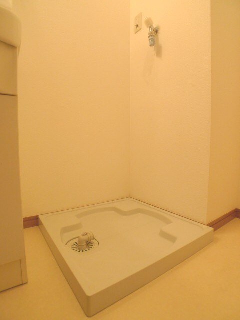 物件内観写真18　(洗濯機置場)