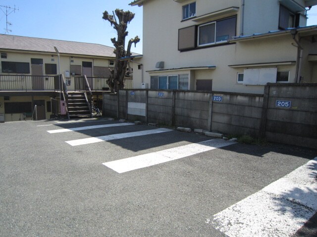 物件外観写真3　(駐車場)