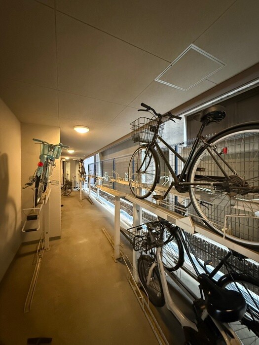 物件外観写真4　(駐輪場)