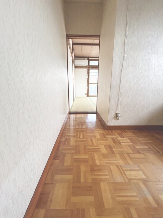 物件内観写真16　(廊下)