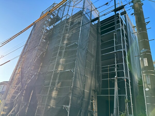 建築中