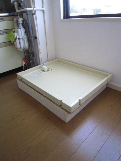 物件内観写真13　(洗濯機置場)