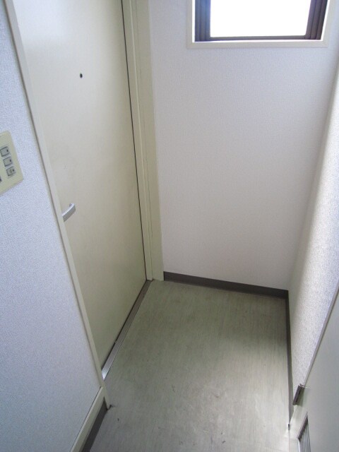 物件内観写真15　(玄関)