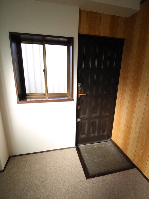 物件内観写真16　(玄関)